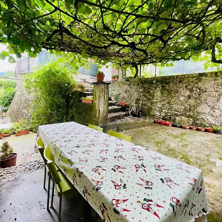 Jonny House Private Garden * Lierna