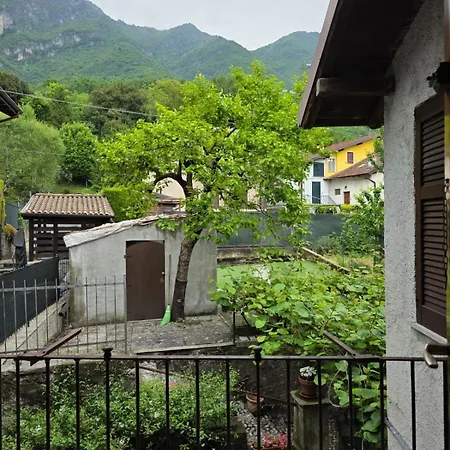 Jonny House Private Garden Holiday home Lierna