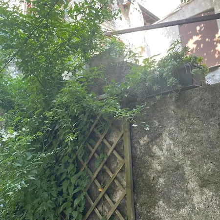 Jonny House Private Garden Lierna
